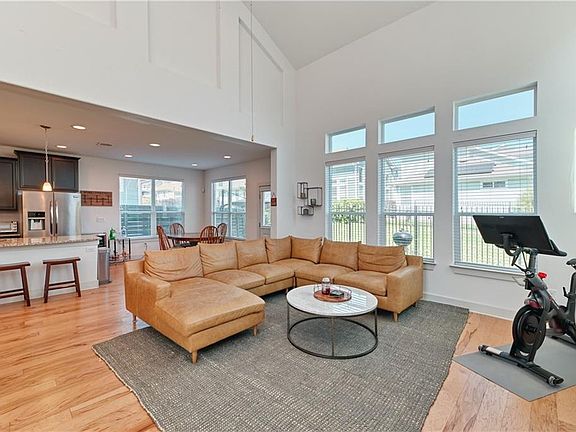 4th image of 2212 Montague St