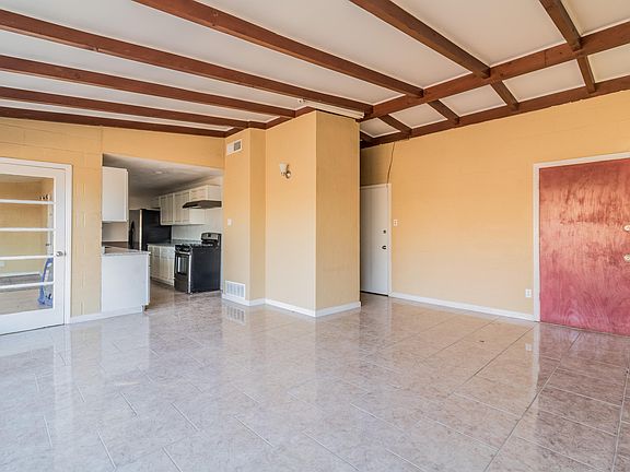 5th image of 472 Crestwood Pl