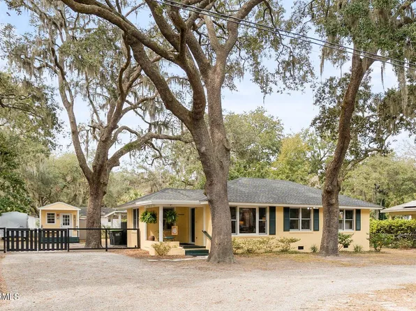 1402 Newcastle St, Beaufort, SC 29902