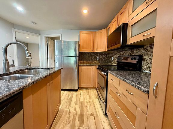 3rd image of 727 Reynolds Dr