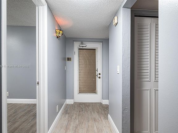3rd image of 9230 Lagoon Pl APT 102