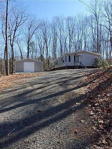 1st image of 944 Pine Lake Dr