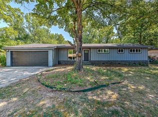 2401 W Valley Dr, Fayetteville, AR 72703