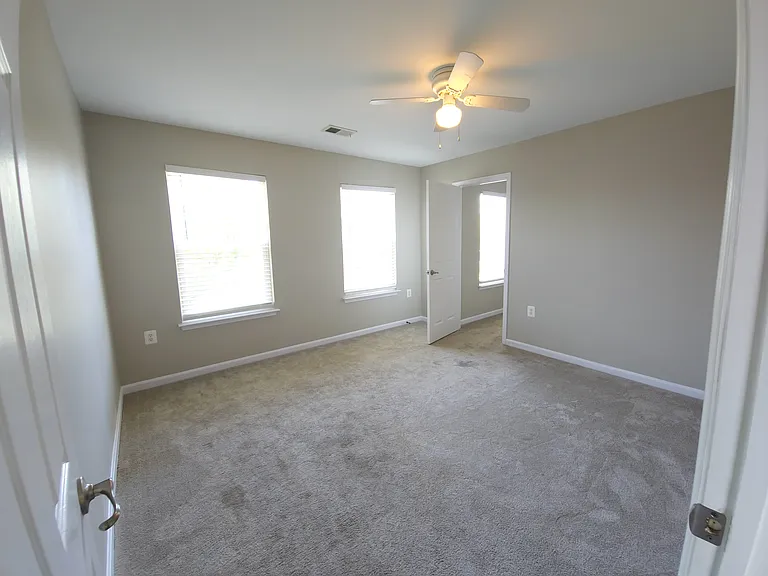 Very good natural light with walk in closet