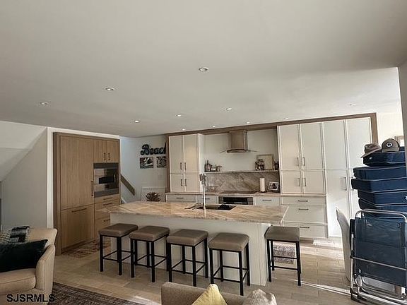 3rd image of 9713 Beach Ave #9713