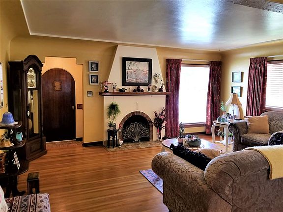 5th image of 3607 N Normandie St