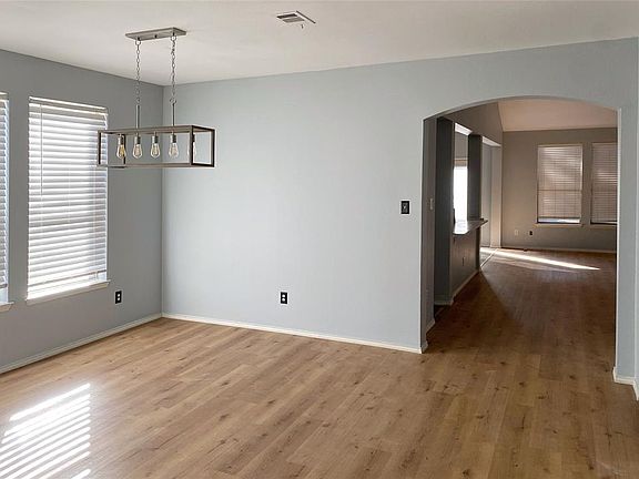 3rd image of 601 Fireberry Dr