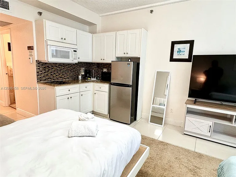 6345 Collins Ave #830 — Photo 35
