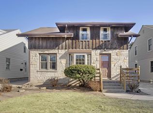 5552 N Lydell Ave, Whitefish Bay, WI 53217