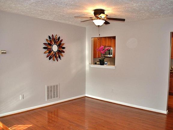 3rd image of 844 Bayridge Dr
