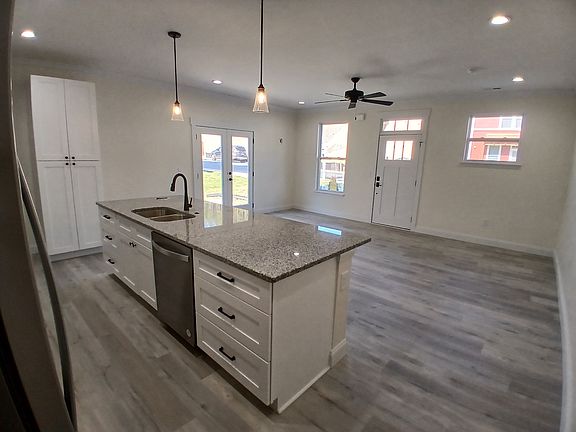 KITCHEN & LIVING ROOM