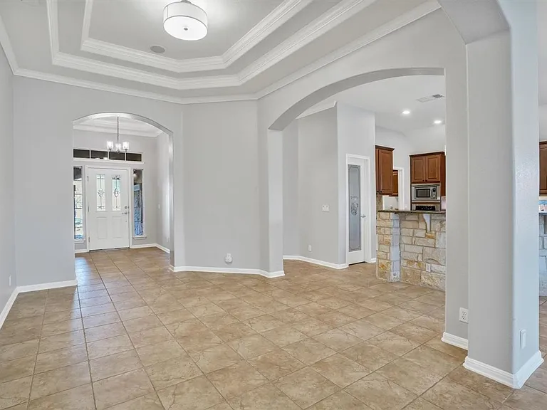 180 Harris Dr — Photo 3
