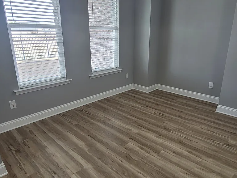 1031 Wessex Dr — Photo 8