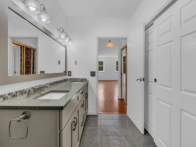 112 Franklin St #C2 — Photo 19