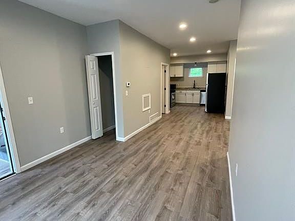 2nd image of 1119 Custer St #202