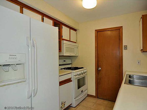 3rd image of 41 Howard Ave #D