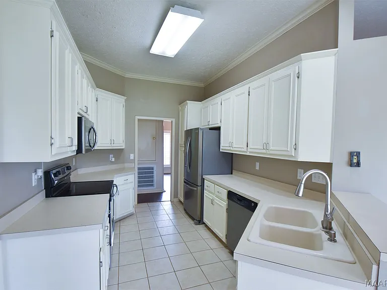 1691 Rambling Brook Ln — Photo 18