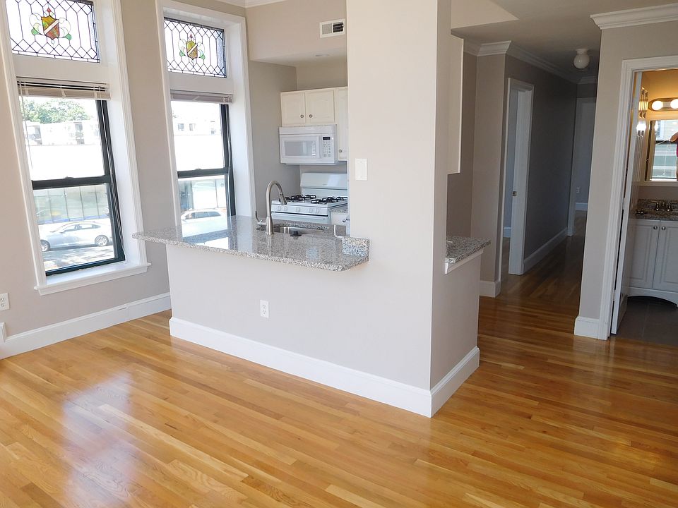 1st image of 418 Market St #202