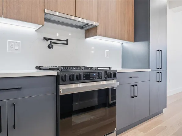 105 Laidlaw Avenue image 2 of 23