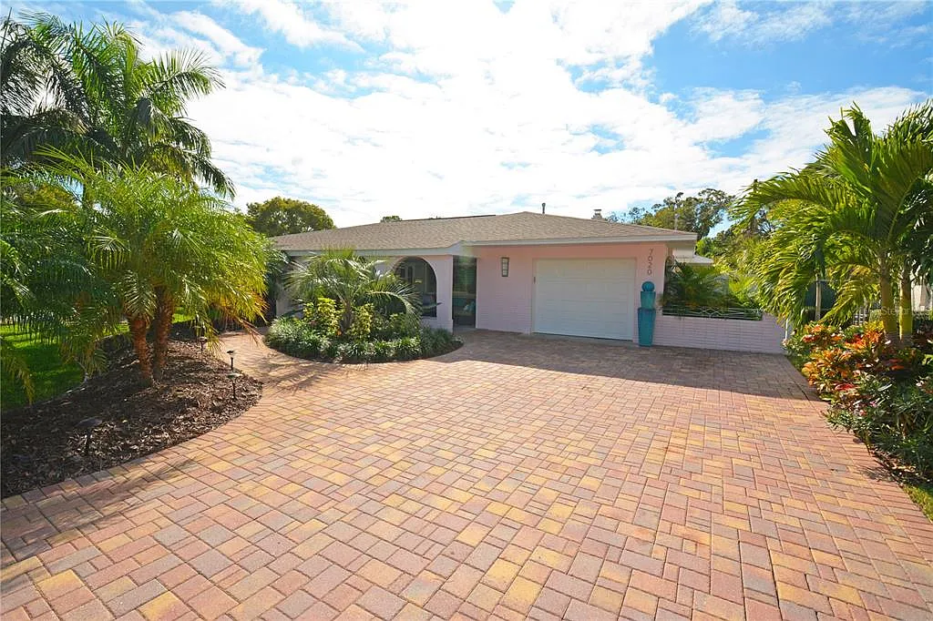 3 bed, 4.0 bath, 2324 sqft, $4,500 — Photo 1