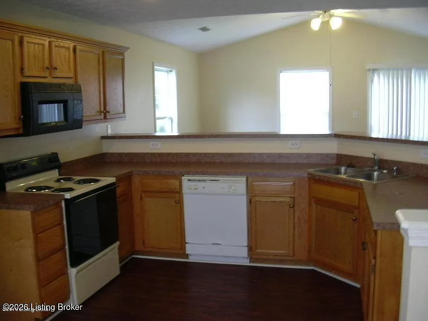 3 bed, 2.0 bath, 1271 sqft, $1,550 — Photo 4