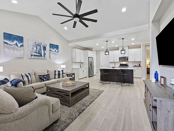 3rd image of 1418 Shoreside Dr #102