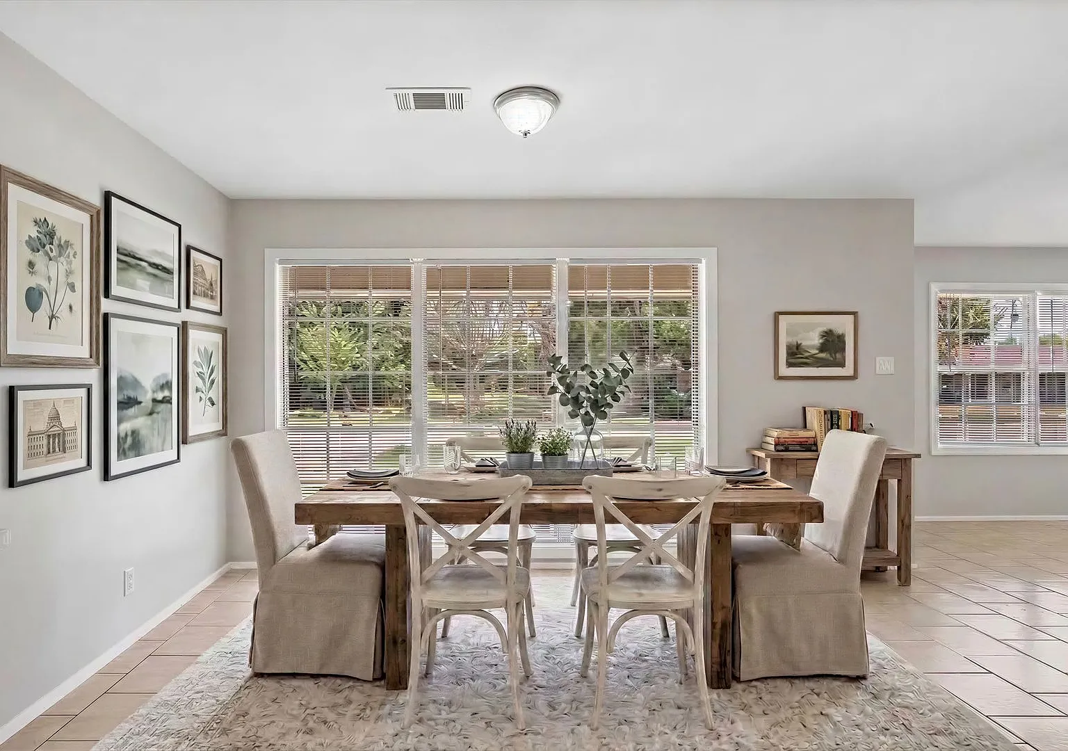 Move-in Ready Home in Southbelt/Ellington for Lease! — Photo 2