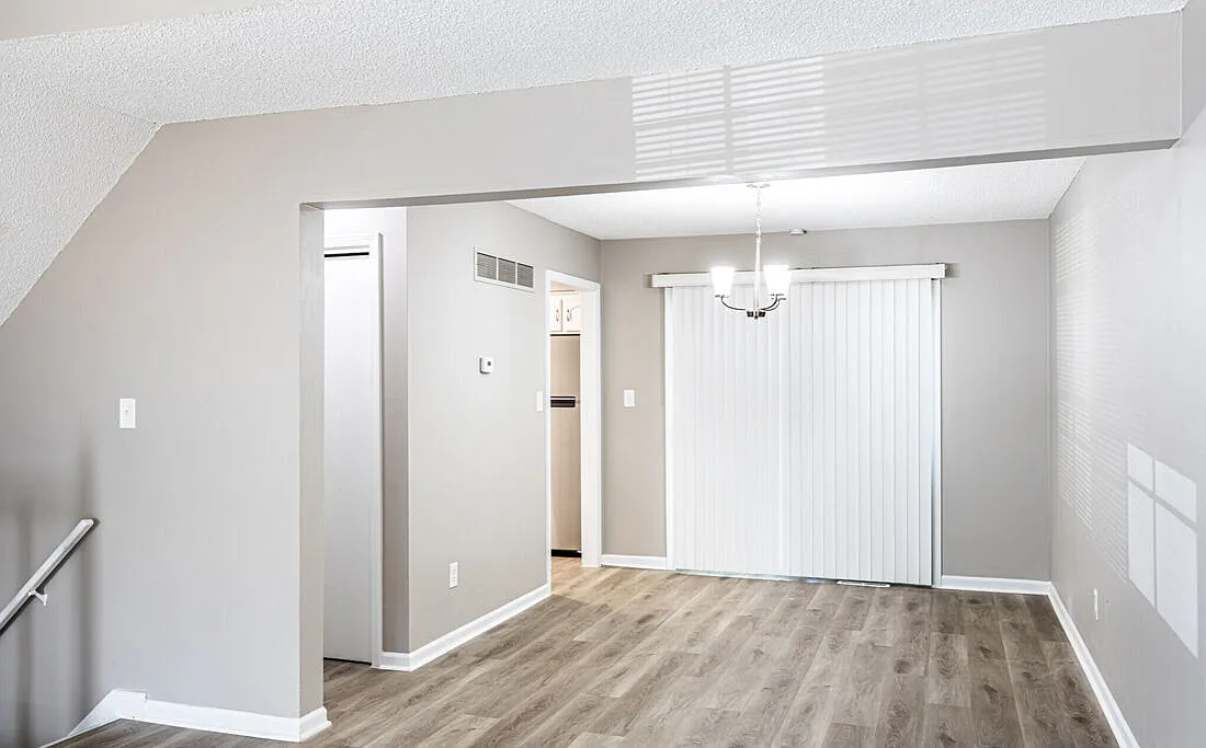 Holmesbrook Townhomes — Photo 3