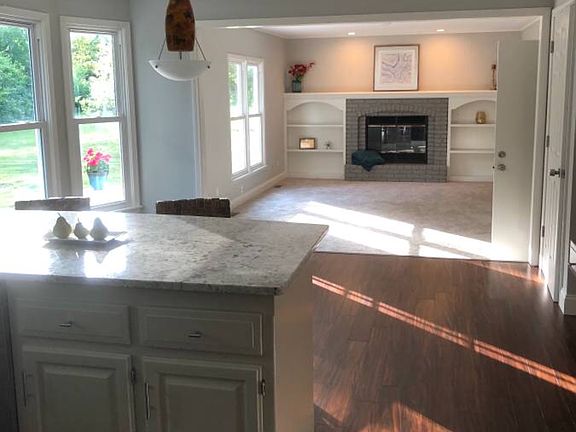 Granite tops & sun beams!