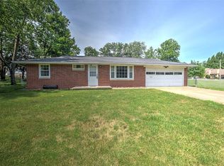 3865 N Constant View Dr, Decatur, IL 62526