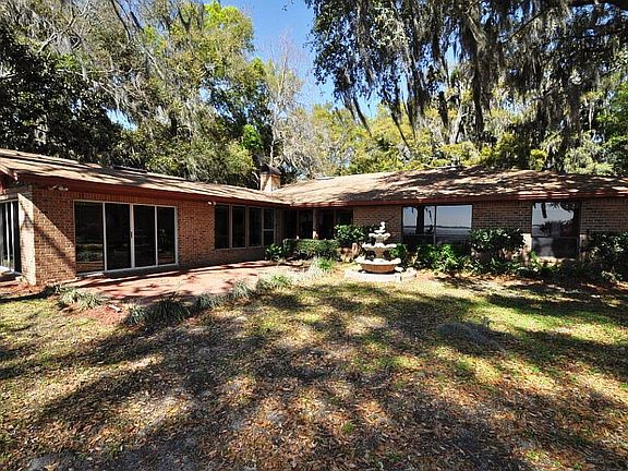 4th image of 2202 Larida Ln