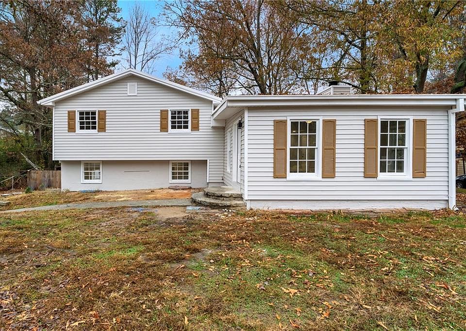 1st image of 76 Village Way SE