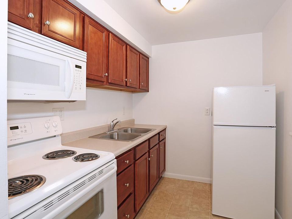 2nd image of 418 Elgin Dr