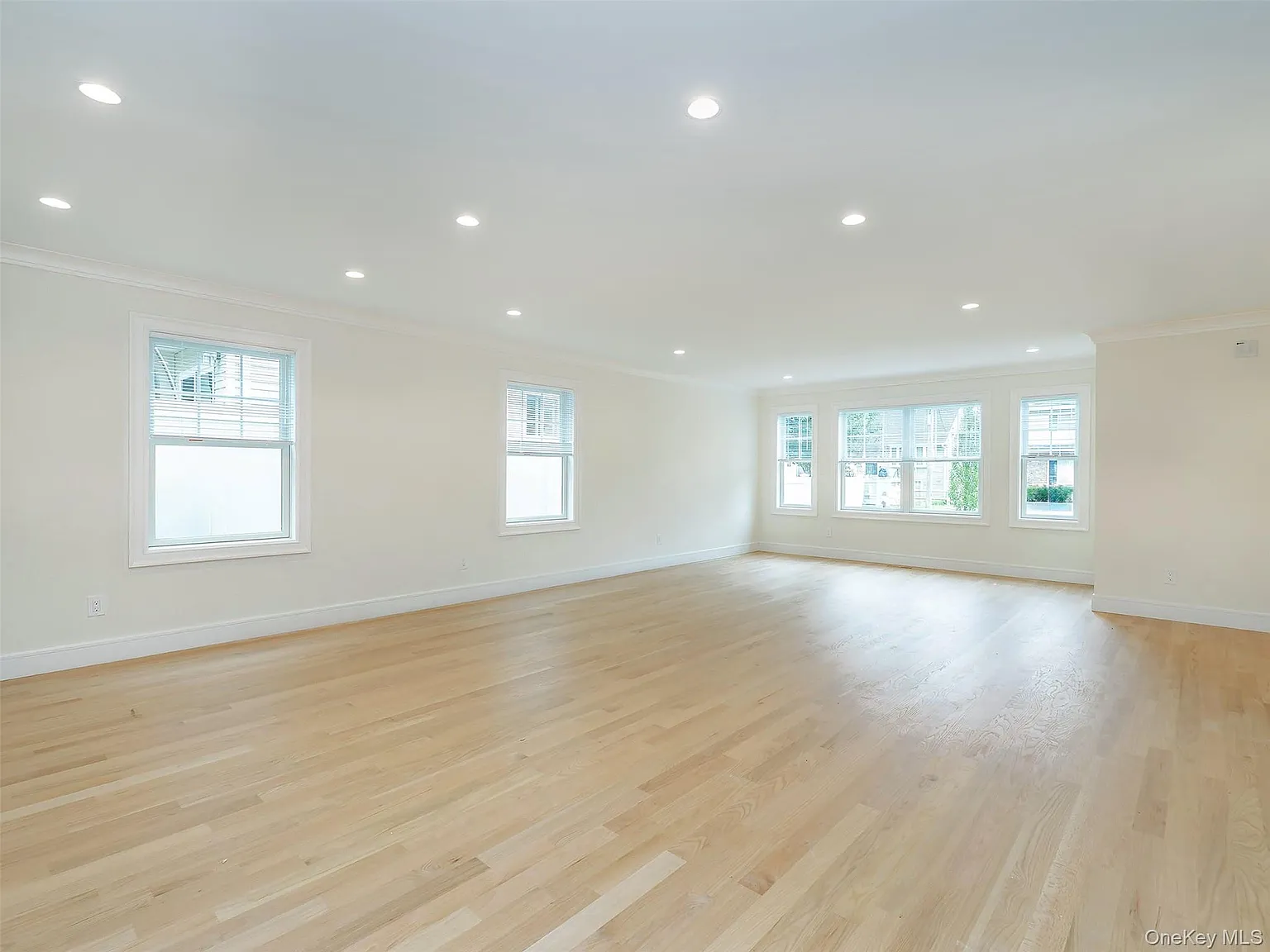 4 bed, 3.5 bath, 2000 sqft, $8,500 — Photo 3