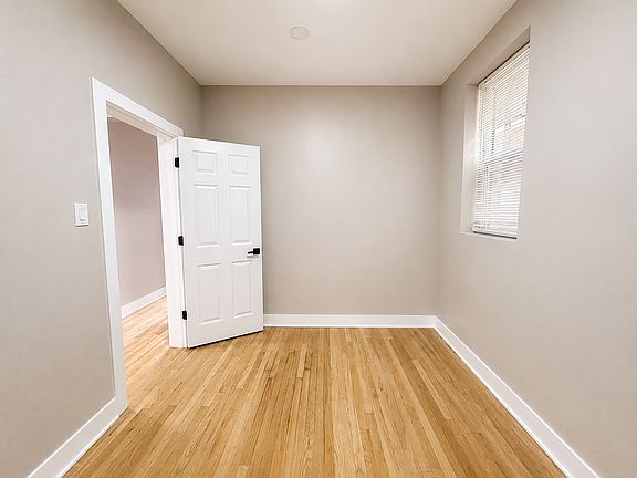 4th image of 7522 N Seeley Ave #3E