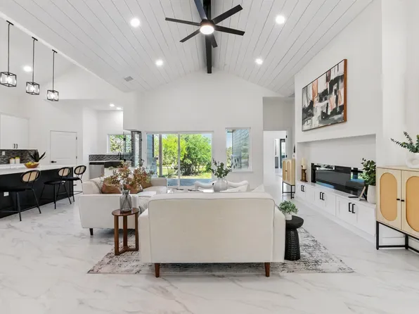 418 Bedford Dr, Spicewood, TX 78669