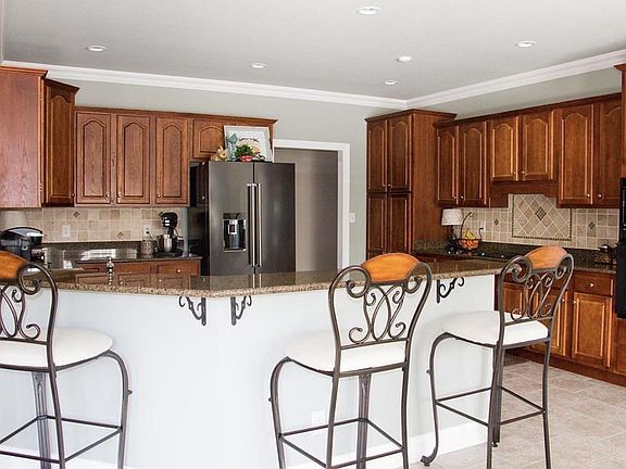 4th image of 1834 Deerhaven Ln
