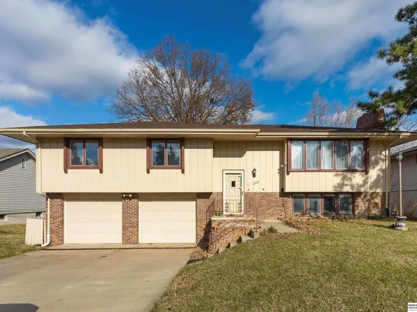 10718 Old Maple Rd, Omaha, NE 68134