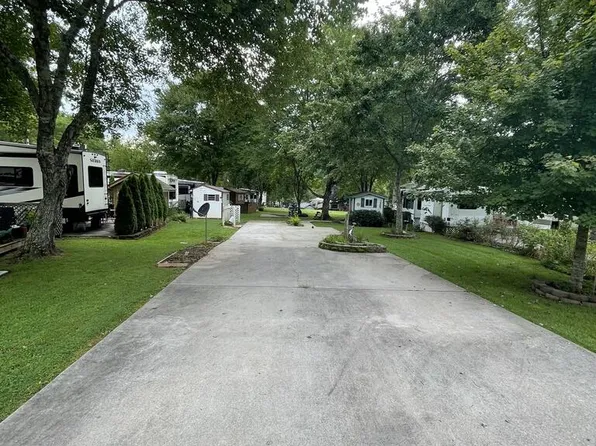 61 Apache Bnd, Blairsville, GA 30512