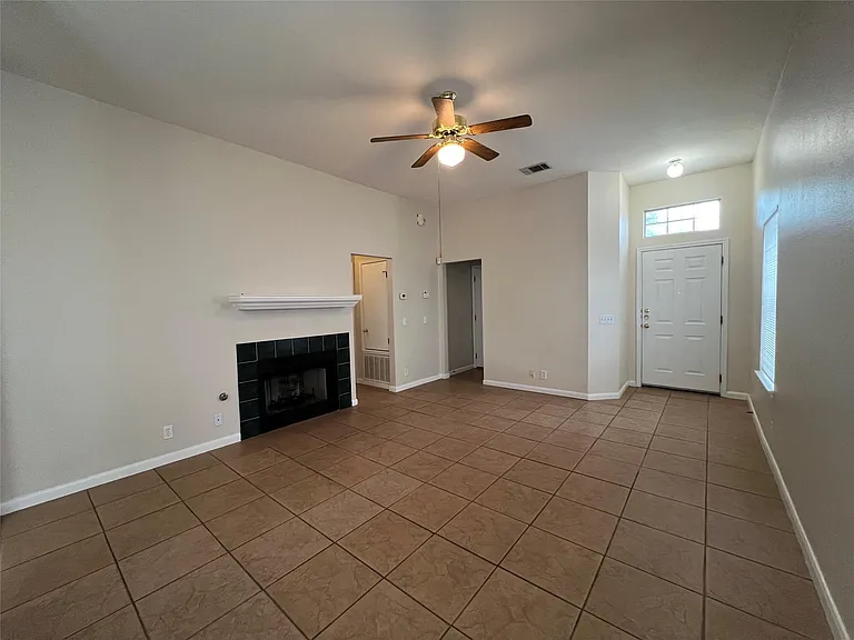 1619 Harness Race Way — Photo 4