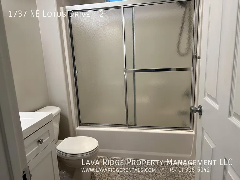 1737 NE Lotus Dr #2 — Photo 17