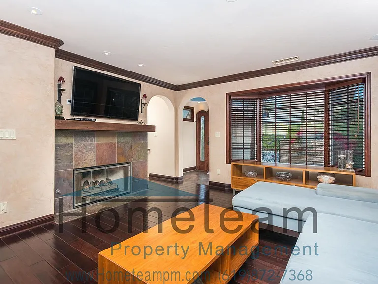 2324 Frankfort St — Photo 16