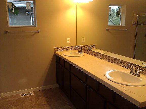 2nd image of 828 207th St SW