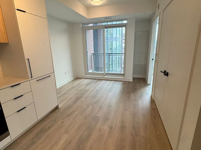 1185 Dupont St #604 — Photo 4