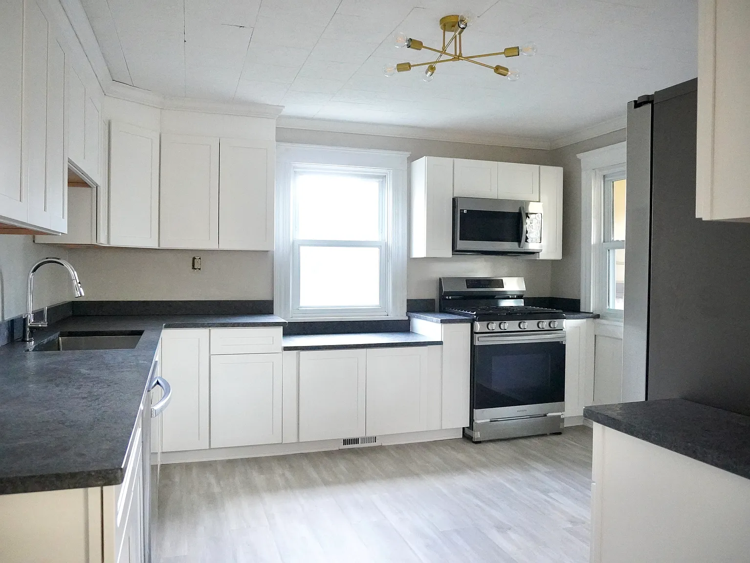 1809 W 48th St photo 1