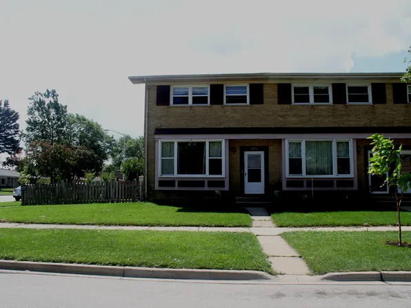 8890 N Prospect St, Niles, IL 60714