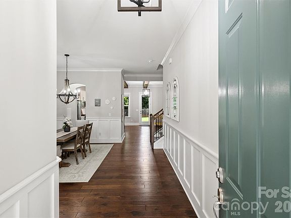 5th image of 1209 Leigh Ave