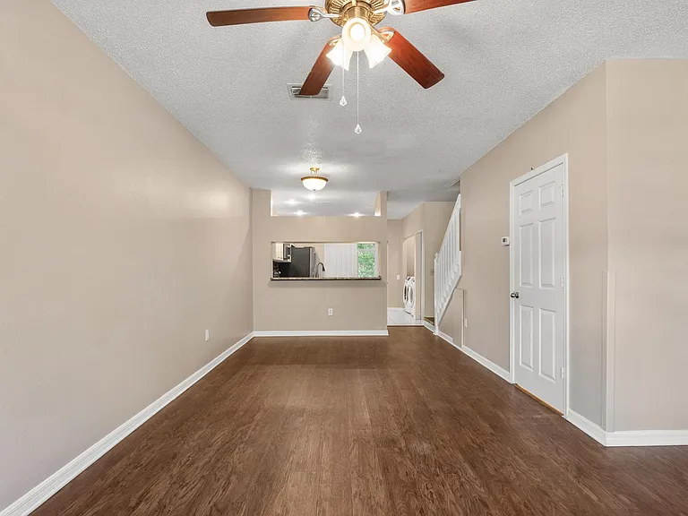 8611 Hunters Key Cir #8611 — Photo 3