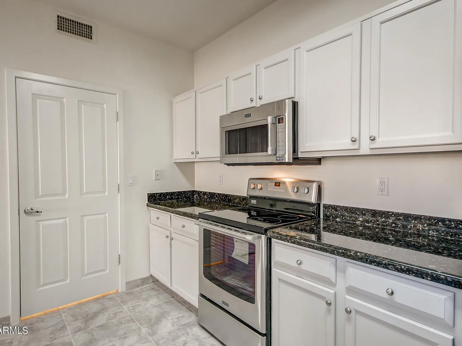 2 bed, 2.0 bath, 1301 sqft, $1,880 — Photo 4