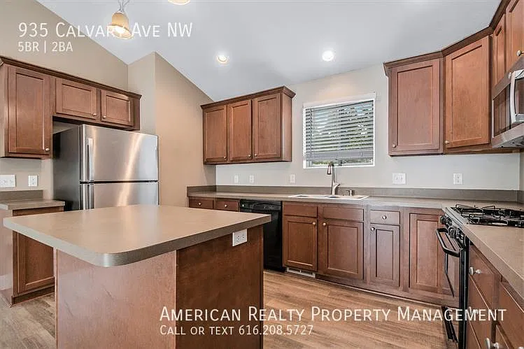 5 bed, 1728 sqft, $3,000 — Photo 4